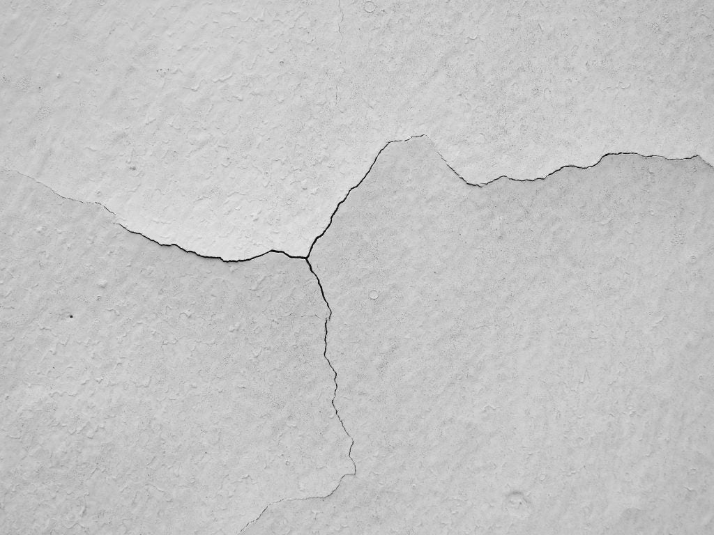 油漆裂紋全解析：成因、危害及最佳修復策略